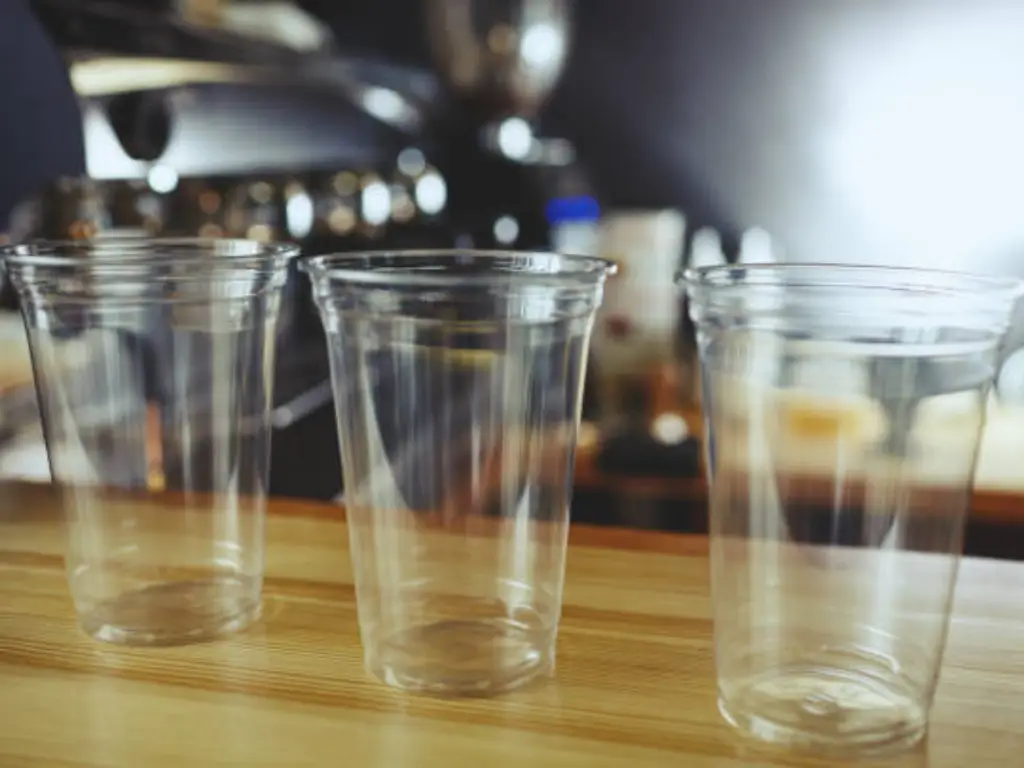 paper cups vs plastic cups