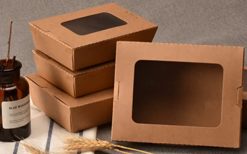 Lunchbox aus Kraftpapier mit Fenster