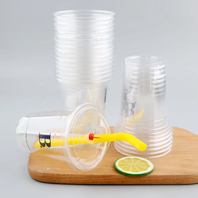 bicchiere di plastica trasparente