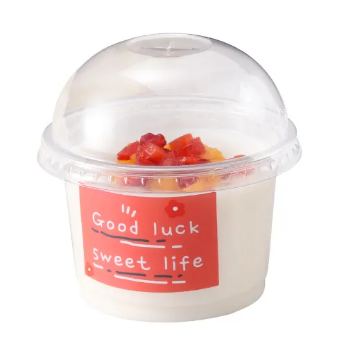 Eisbecher aus transparentem Kunststoff