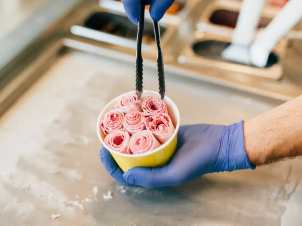 Viral Ice Cream Spectacle