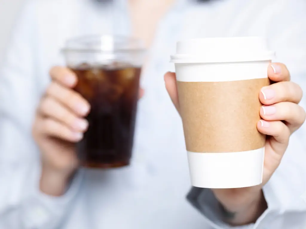 paper cups vs plastic cups